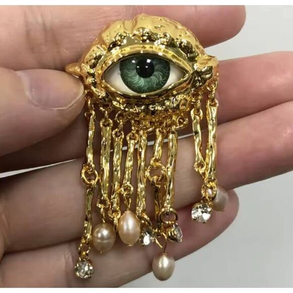NWOT Surrealist Gold Tone Dangle Brooch Pin - Picture 6 of 6